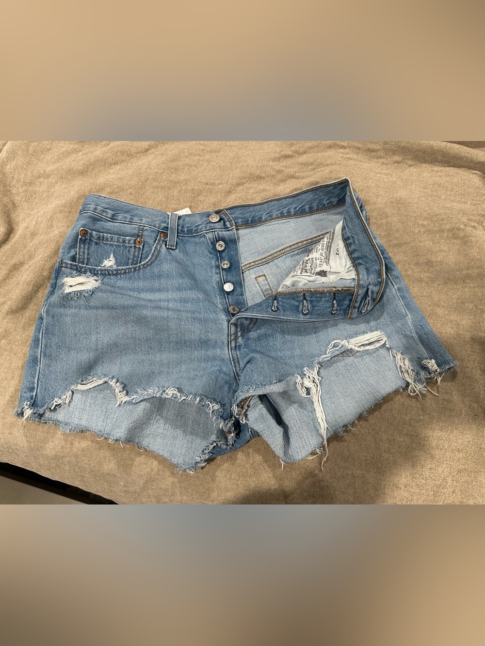 Levi High Rise Distressed Short 30